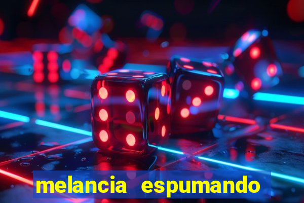 melancia espumando melancia saindo espuma